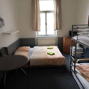 https://hostel-cortina.praguehotelsweb.com